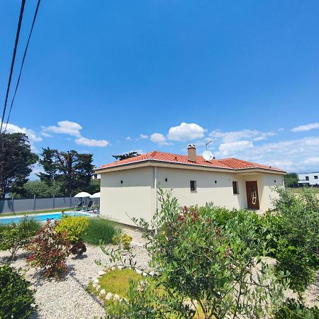 Villa Mattina, With Heated Pool And Jacuzzi Privlaka  Exterior foto