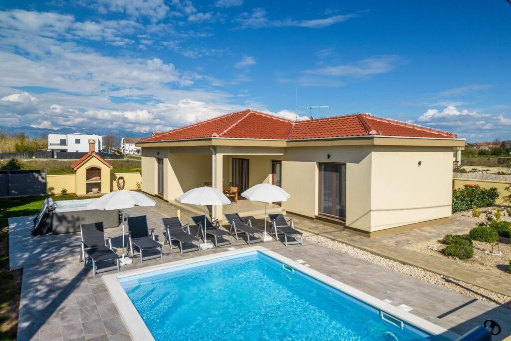 Villa Mattina, With Heated Pool And Jacuzzi Privlaka  Exterior foto