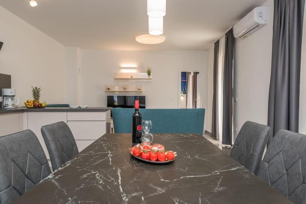 Villa Mattina, With Heated Pool And Jacuzzi Privlaka  Exterior foto