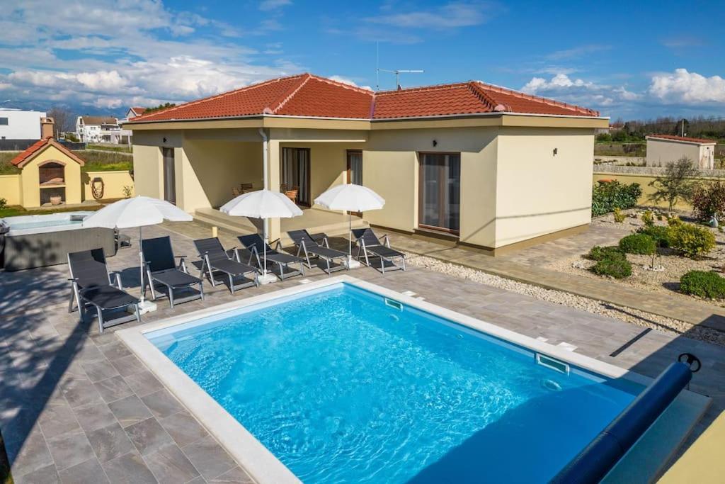 Villa Mattina, With Heated Pool And Jacuzzi Privlaka  Exterior foto